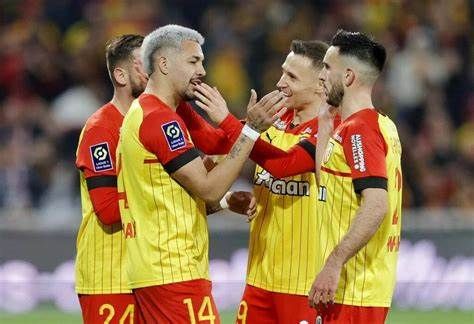 Ligue 1 : Lens brille et rejoint le trio de tête, Strasbourg et Nantes s'imposent