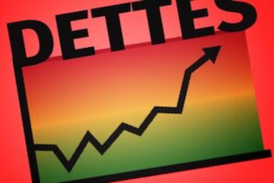 ÉCONOMIE : L'ÉLYSÉE FACE AU "MUR DE LA DETTE"