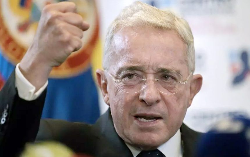 Uribe condamné : L’ex-président colombien sous résidence surveillée