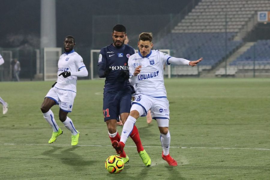 Le Paris FC battu à Angers, Strasbourg triomphe à Metz, Auxerre commence fort