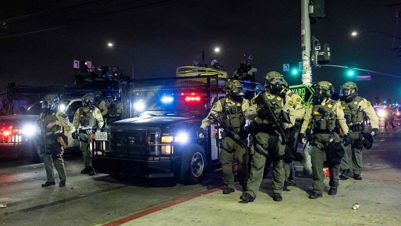 Émeutes en Californie lors d’une opération de la police de l’immigration, Trump déploie la Garde nationale