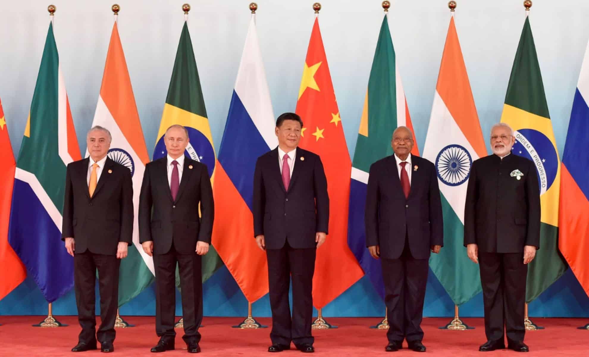 Les BRICS , les nouvelles mesures et la fin du dollar roi archi-puissant