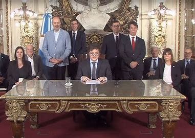 OMONDO AMÉRIQUE LATINE - Argentine : les réformes économiques radicales de Milei divisent le pays