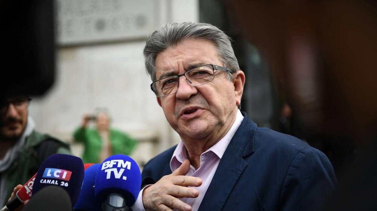 Jean-Luc Mélenchon accuse le Parti socialiste d'organiser "un nouveau socle commun" : analyse des recompositions à gauche