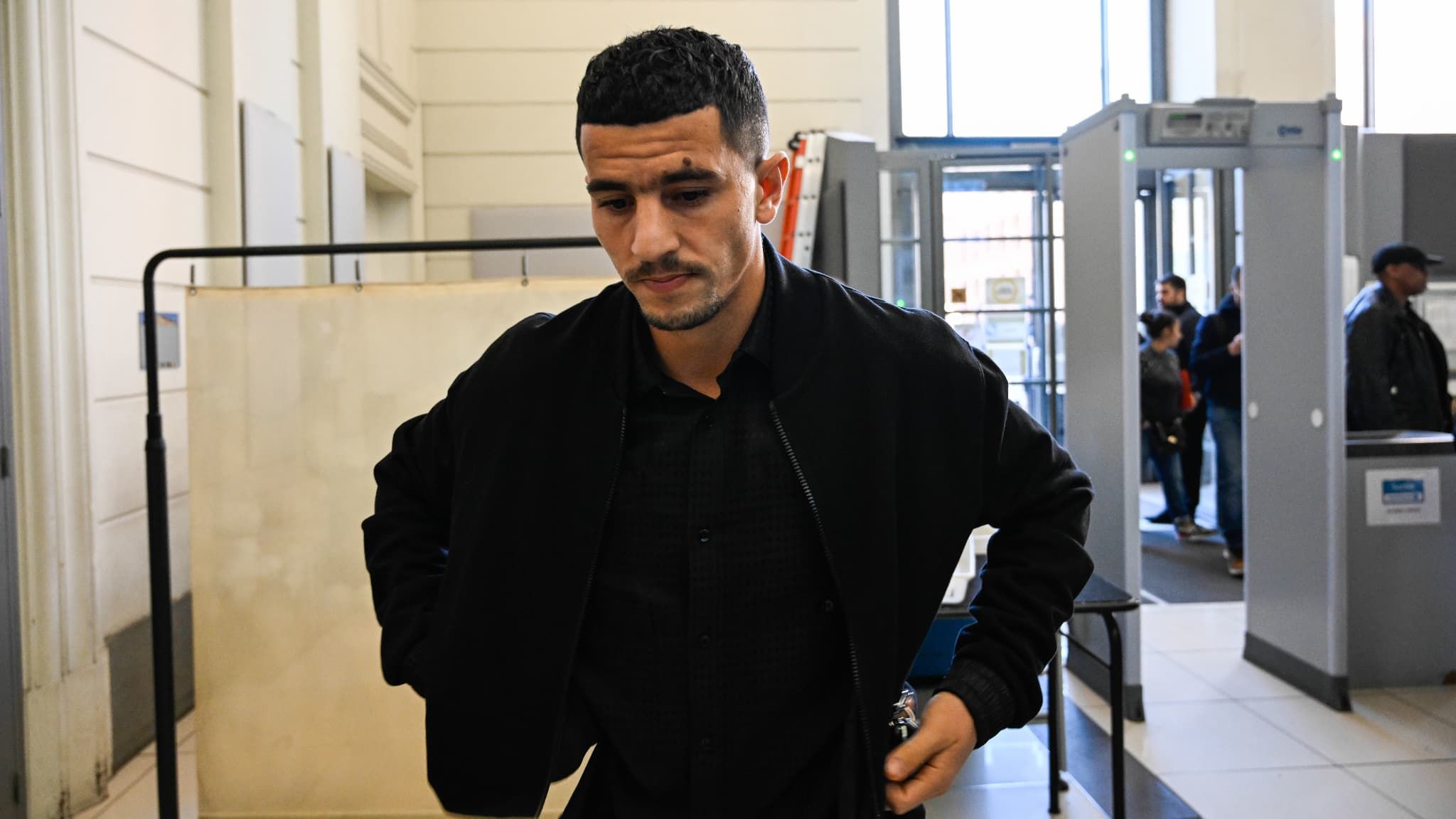 « Je ne fais pas de la politique, je ne suis qu’un joueur de foot » : huit mois de prison avec sursis requis en appel contre Youcef Atal