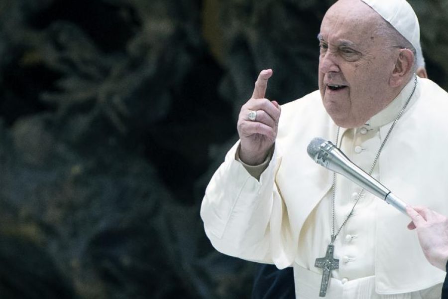 Le pape met en garde contre les dérives de l'IA et les "fausses nouvelles"