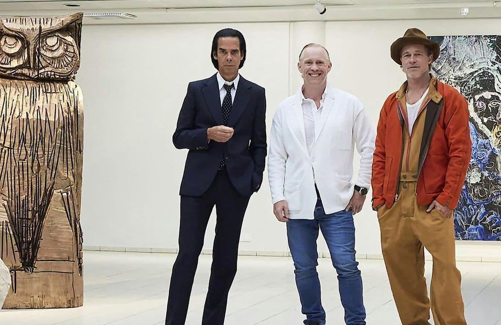 OMONDO PEOPLE - Brad Pitt : son exposition artistique à Paris crée la polémique