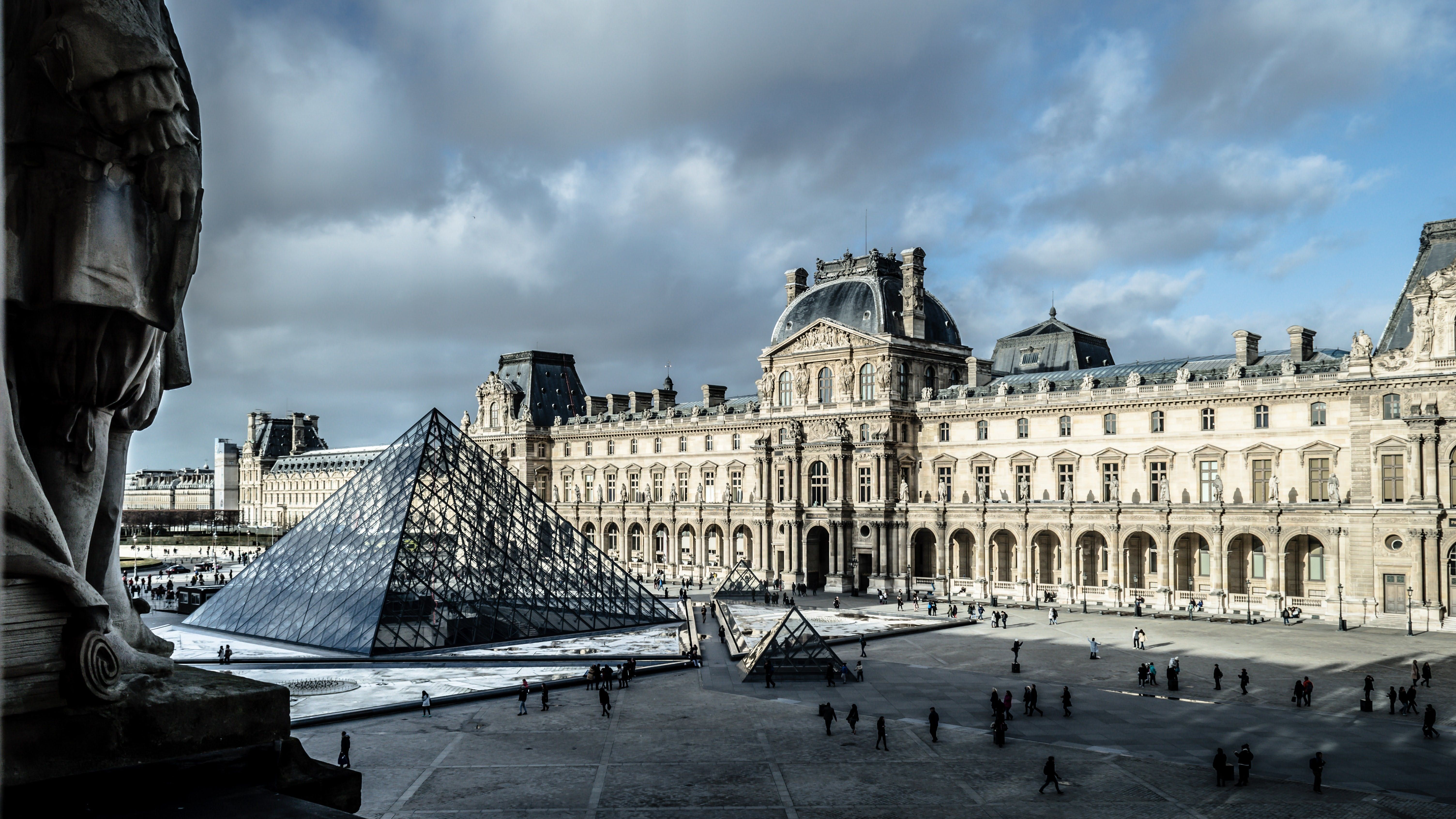 OMONDO ART - Les musées s'adaptent à l'ère numérique : Une nouvelle façon d'interagir avec l'art