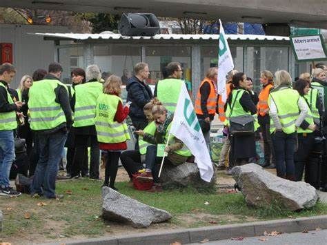 Des travailleurs protestent contre la fermeture des succursales de Postbank n Allemagne