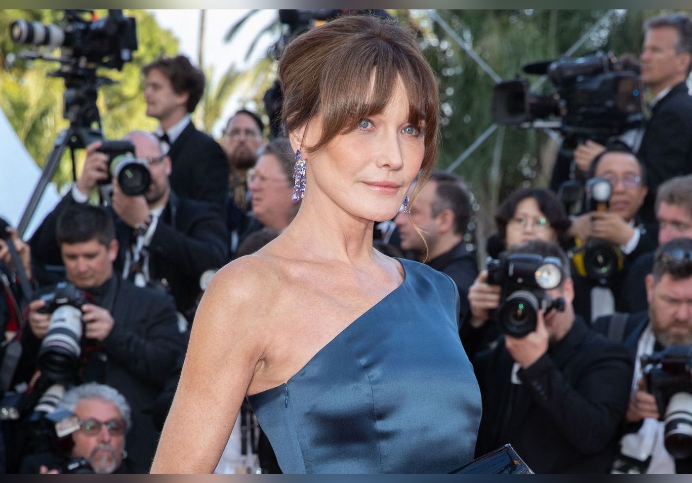 Dîner d'État à l'Élysée : Carla Bruni rayonne dans une robe blanche drapée