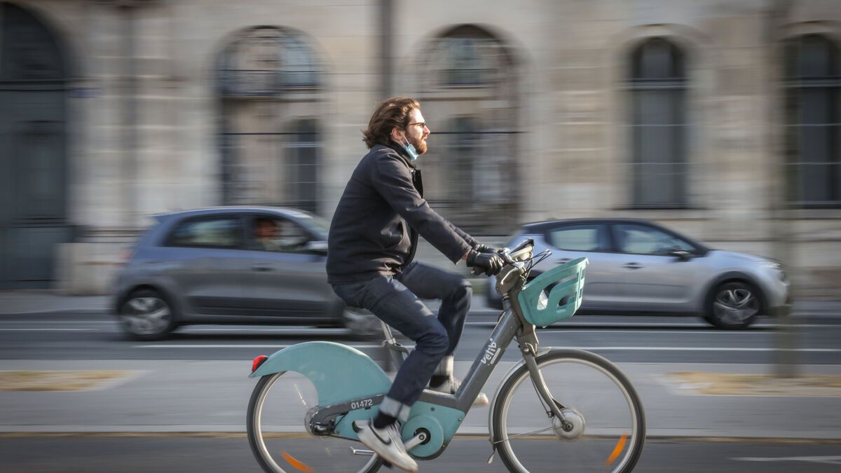 Le réseau Vélib’ sature en pleine vague de chaleur, les équipements souffrent