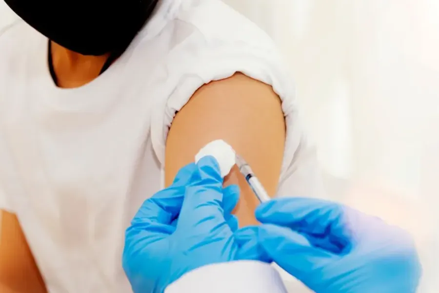 Santé mondiale 2026 : Les nouvelles stratégies de l'OMS pour éradiquer les maladies endémiques grâce aux vaccins ARNm