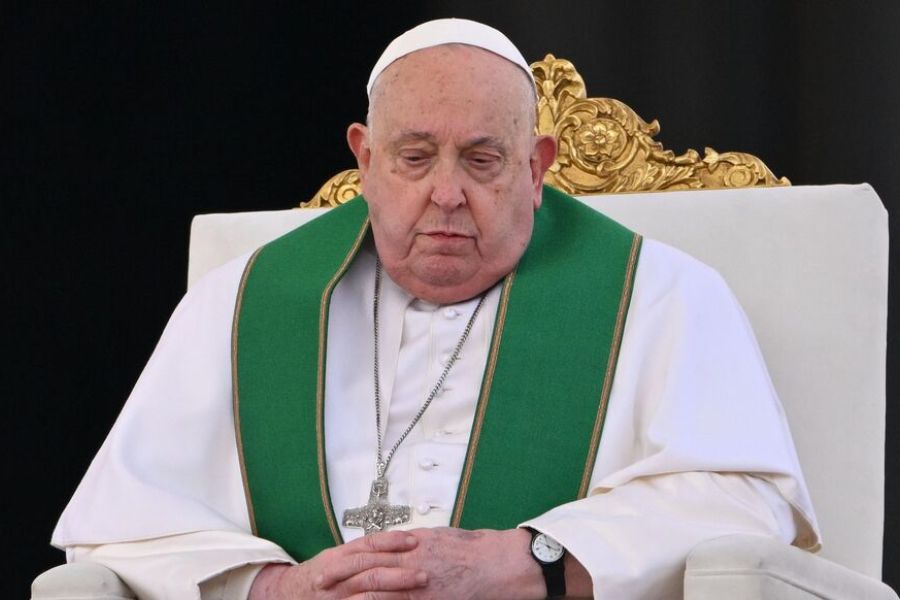 Le Pape François Hospitalisé : Un Souffle Coupé, des Questions Suspendues - Le Vatican Face à l'Incertitude ?