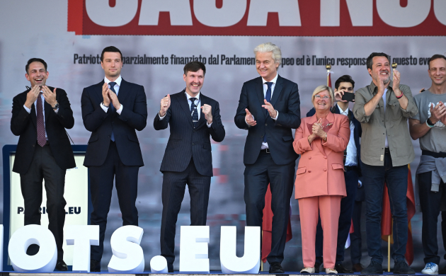 L'Europe face à la montée des populismes : comment les institutions européennes réagissent aux nouvelles dynamiques électorales