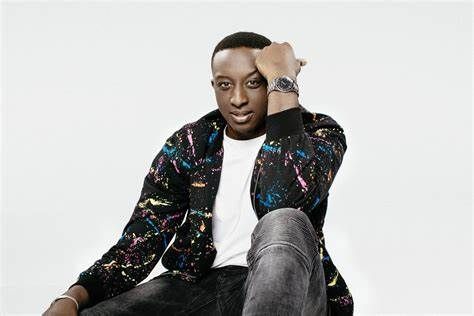 Ahmed Sylla , le clown, redescend sur terre et découvre enfin la bêtise du racisme ordinaire en France