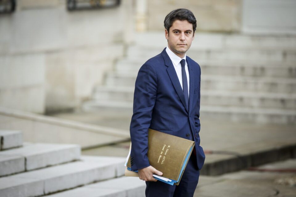 Législatives 2024 : Attal et Macron, les signes d'un divorce politique évident