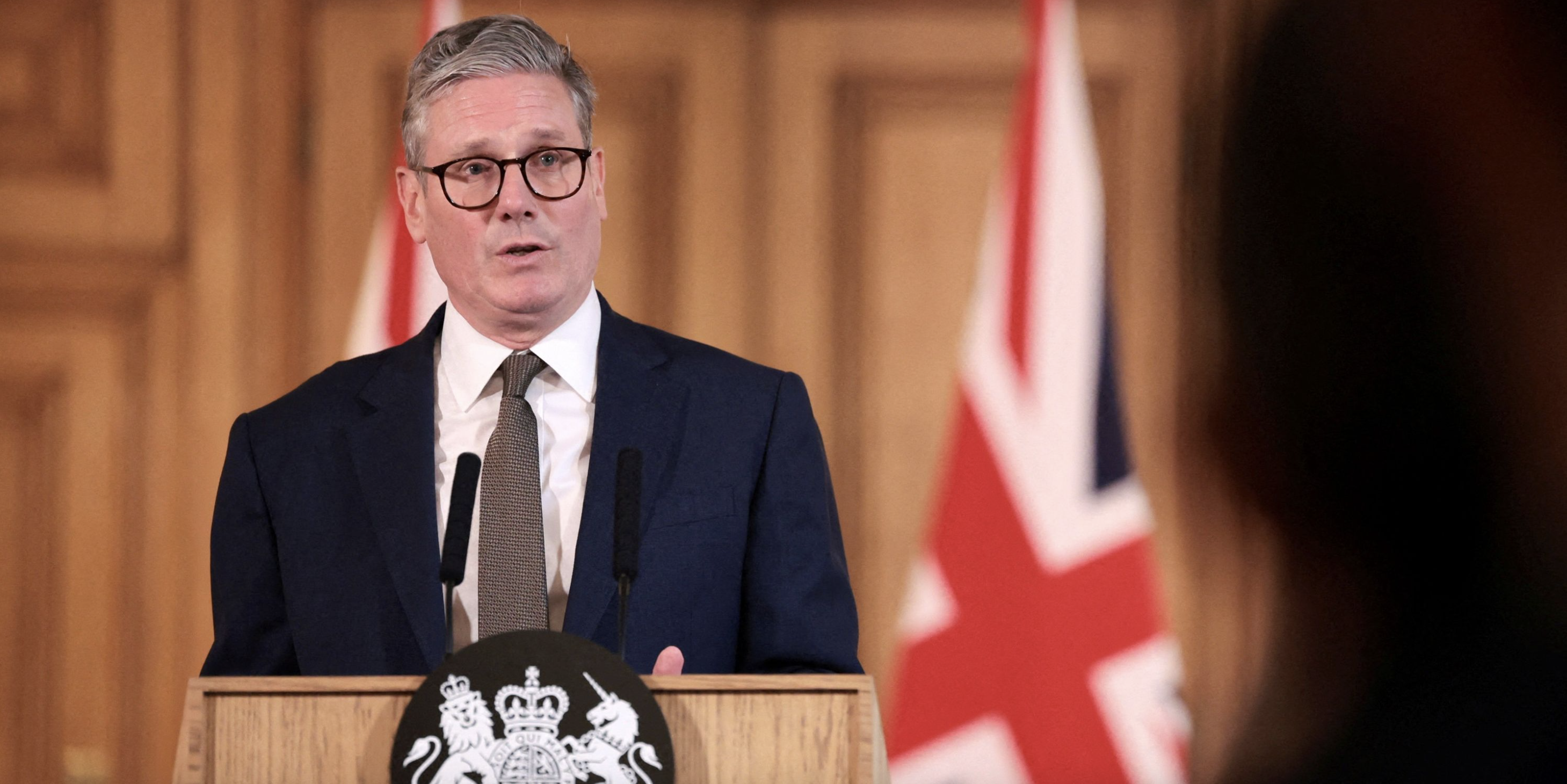 Tempête sur le 10 Downing Street : Keir Starmer peut-il survivre à la vague de démissions ?