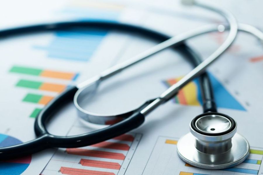 Déserts médicaux, Déploiement des "médicobus" et recrutement d'assistants médicaux pour l'accès aux soins