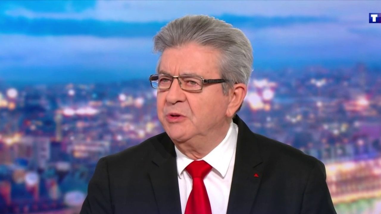 Mélenchon appelle Macron à démissionner après l'allocution présidentielle