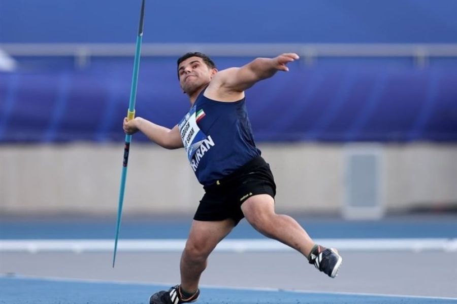 Lors du concours de javelot des Jeux paralympiques de Paris 2024, l'athlète iranien Sadegh Beit Sayah a été disqualifié pour "comportement antisportif" après avoir sorti un drapeau non identifié.