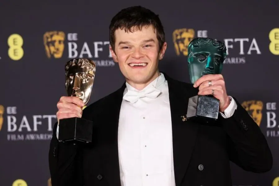 Baftas 2026 : Le triomphe de "One Battle After Another" et l'avènement de Robert Aramayo comme icône mondiale