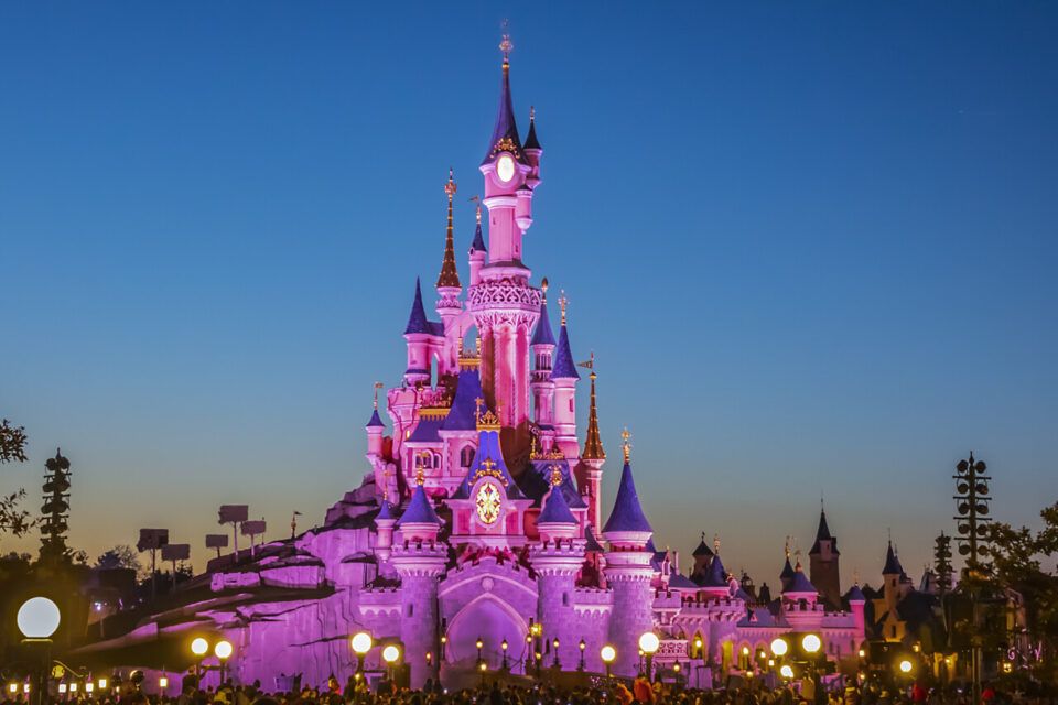 OMONDO ÉCONOMIE - Disneyland Paris lance une vaste campagne de recrutement pour 7000 postes