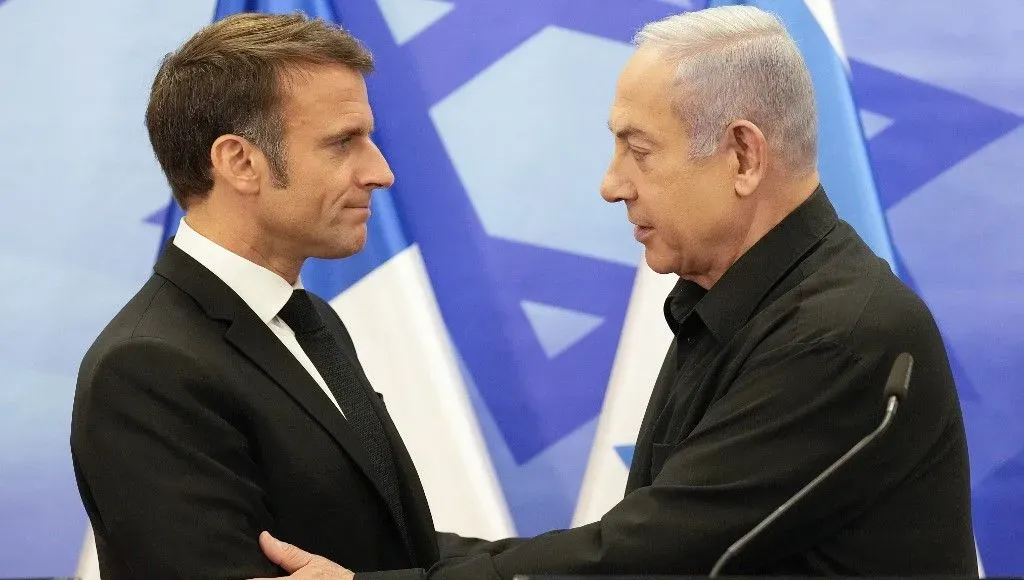 Emmanuel Macron met en garde Israël : les implantations risquent d'anéantir toute perspective de solution à deux États.