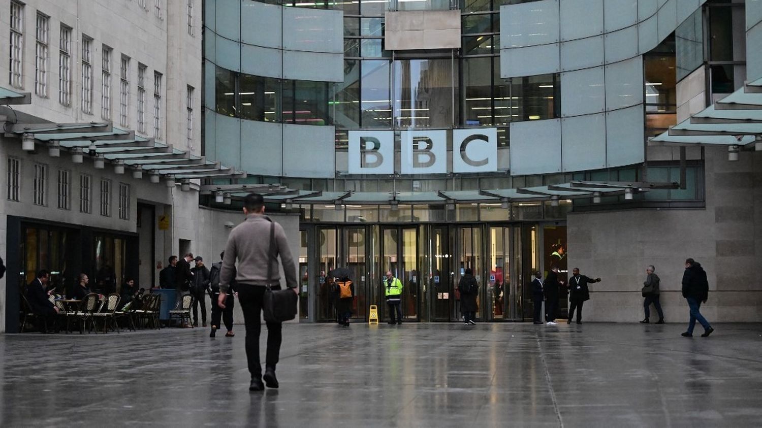 La BBC en Pleine Tourmente : Accusations de Diffamation et Crise de Confiance Médiatique Globale.