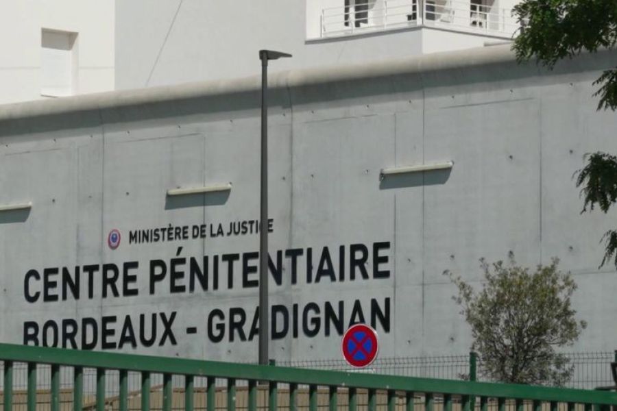 Bordeaux : un criminel libéré par erreur activement recherché – faille dans le système pénitentiaire