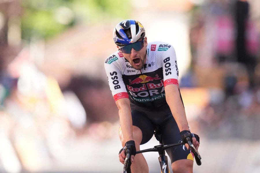 Cyclisme : Nico Denz s’impose en solitaire sur la 18e étape du Giro – Analyse d’une victoire, d’une stratégie et d’un sport en mutation