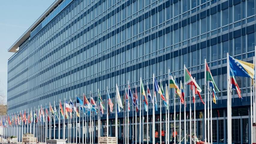 La diplomatie suisse sous pression : Le Temps décrypte les négociations secrètes avortées à Genève