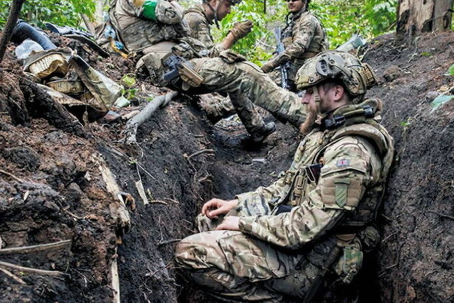 L’Ukraine relance des contre-attaques le long de la ligne de front pour freiner l’offensive russe.