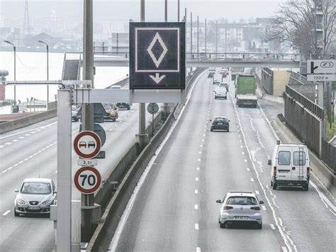 Omondo transport - nouveau panneau routier pour une voie réservée près de bordeaux