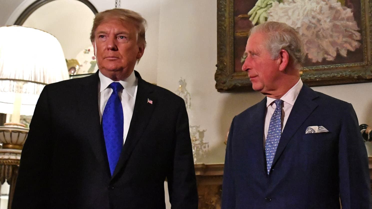 Donald Trump annonce une visite officielle au roi Charles III en septembre : enjeux géopolitiques majeurs