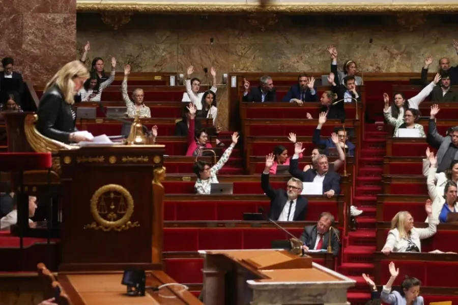 Loi sur la Fin de Vie en France : Le Débat à l'Assemblée Nationale Reporté au 15 Janvier 2026 – Les Enjeux