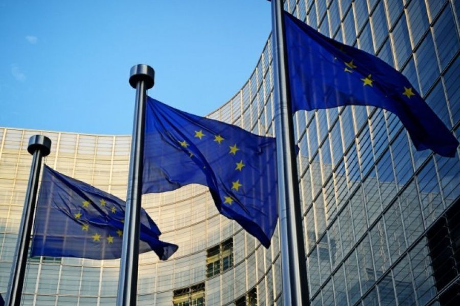 Nouvelles réglementations énergétiques 2025 : le défi de la décarbonation pour les entreprises européennes