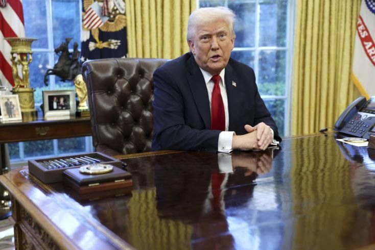 Trump frappe fort : 25 % de taxes supplémentaires sur les voitures importées aux États-Unis