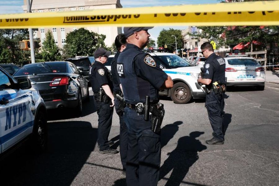 États-Unis – Trois morts et neuf blessés dans une fusillade à New York liée à des rivalités entre gangs