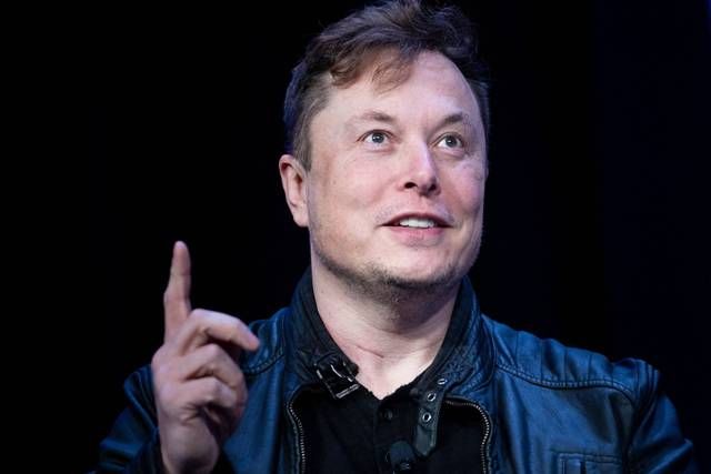 Omondo Économie : Elon Musk pourrait devenir le premier "trillionnaire" d'ici 2027