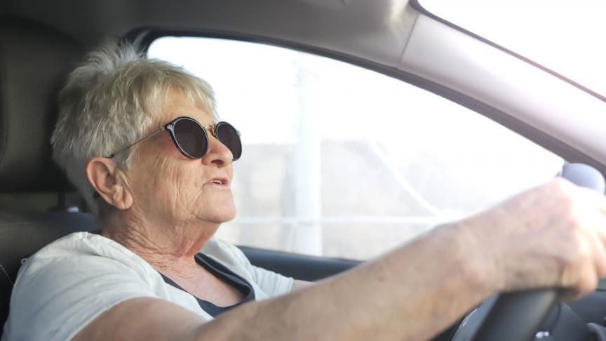 Seniors au volant – Faut-il conditionner le permis après 70 ans ?