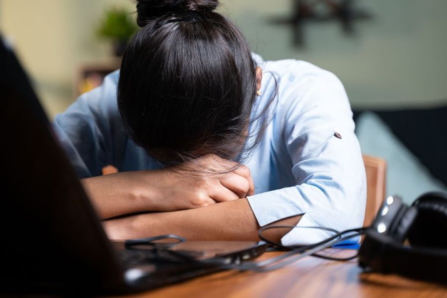 La Santé Mentale en Crise : Du Burn-Out Professionnel à l'Épuisement Numérique, la Nouvelle Pandémie Silencieuse