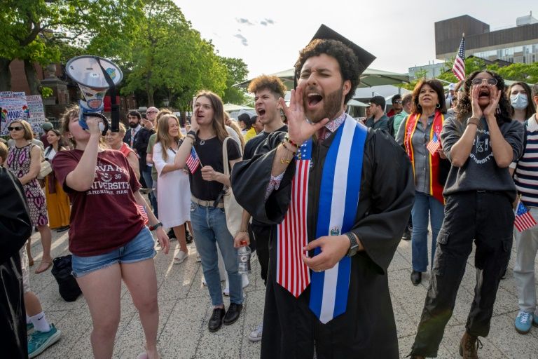 États-Unis : suspension temporaire des visas étudiants étrangers, quelles conséquences ?