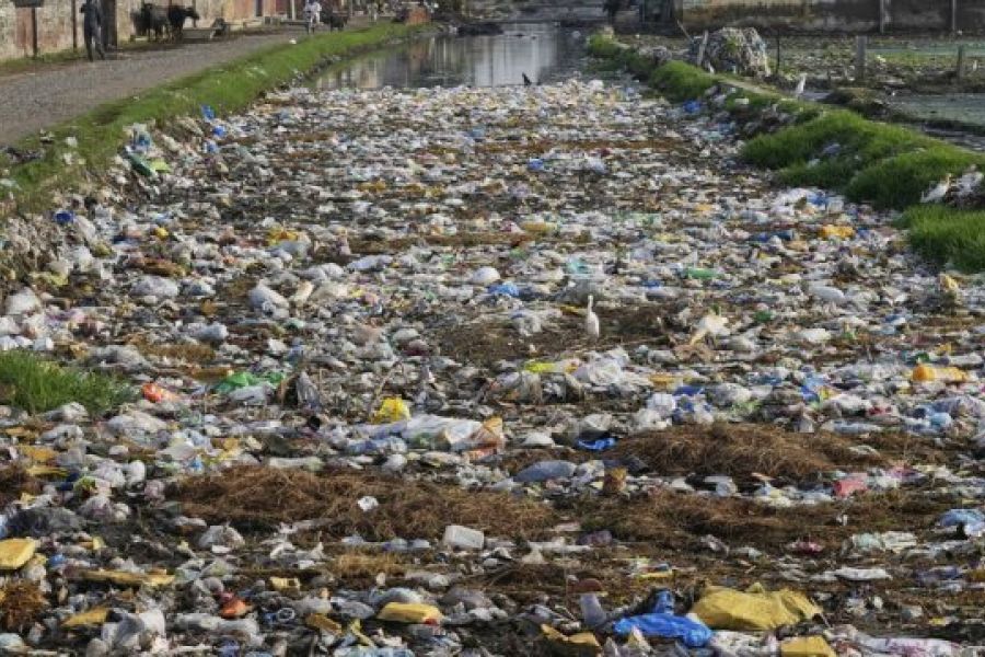 Transition écologique en Asie : La crise énergétique face à la dépendance au plastique