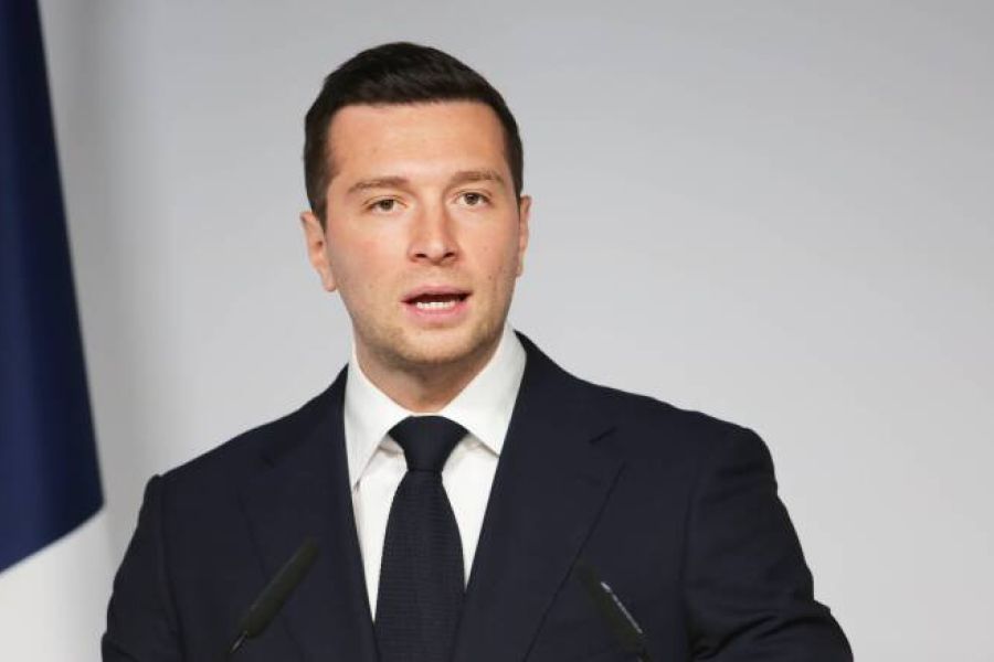 Erreur de parcours pour Jordan Bardella : décryptage d’une apparition publique polémique en pleine période de tension nationale
