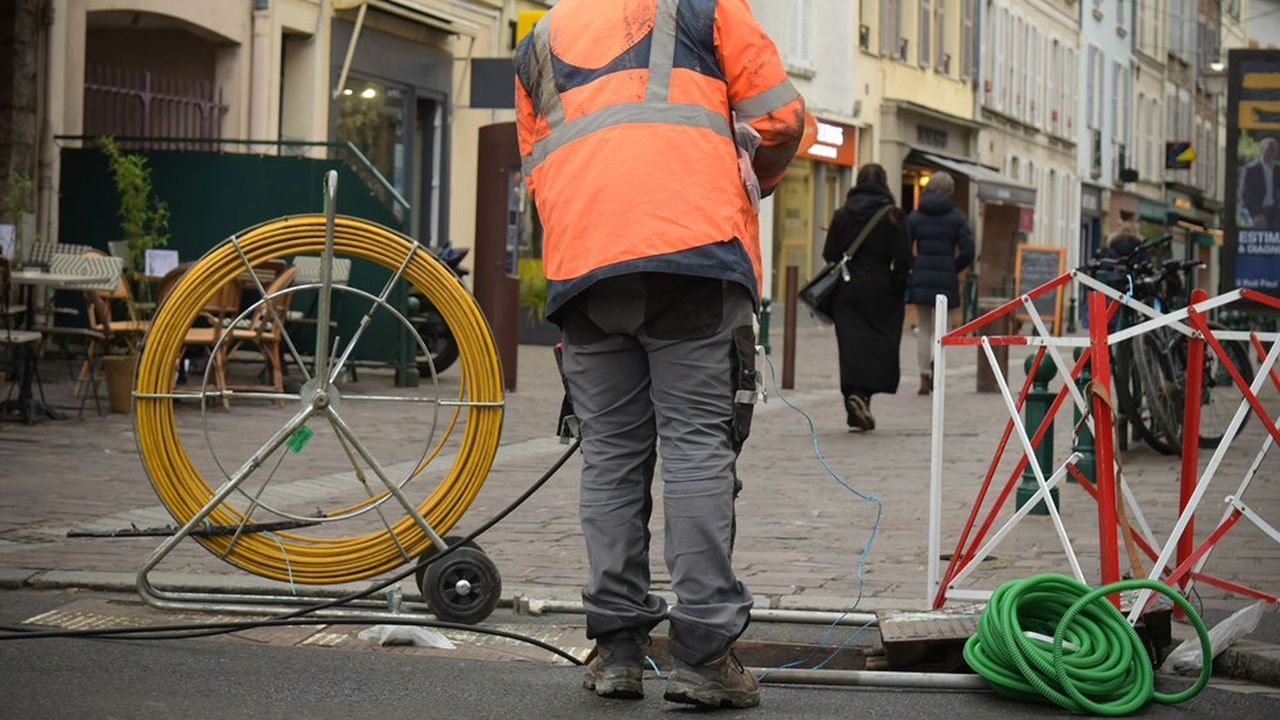 Souveraineté Numérique : Déploiement de la Fibre en Zone Rurale : Les Élus Locaux Alertent sur l’Impasse du Financement des Réseaux RIP.
