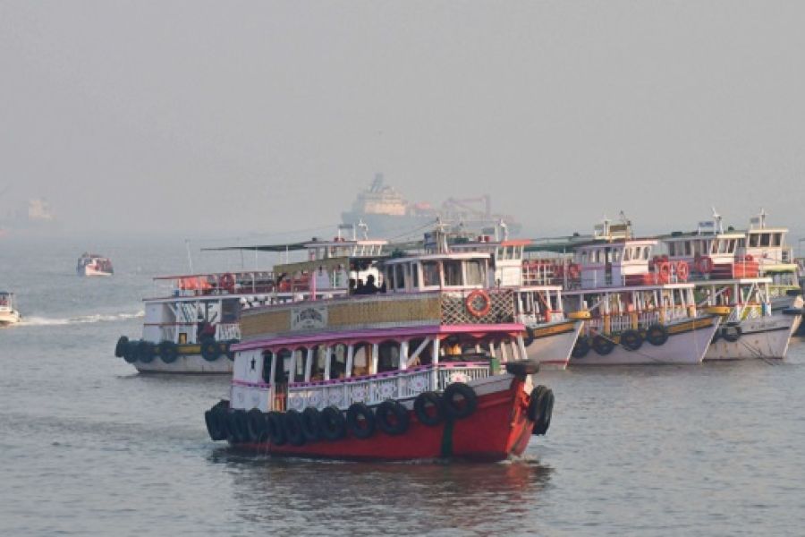 Inde : une collision entre un navire militaire et un ferry fait au moins 13 morts