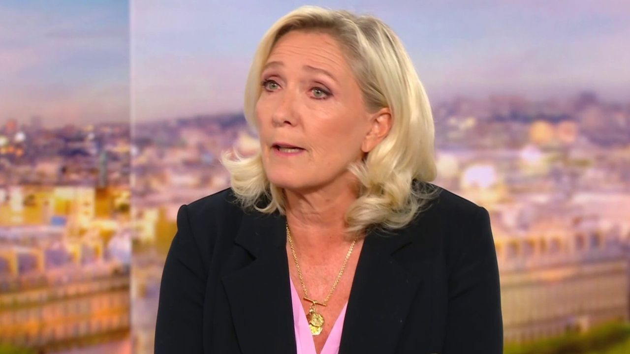 Attaque au couteau à Paris, l’agresseur en fuite, enquête en cours