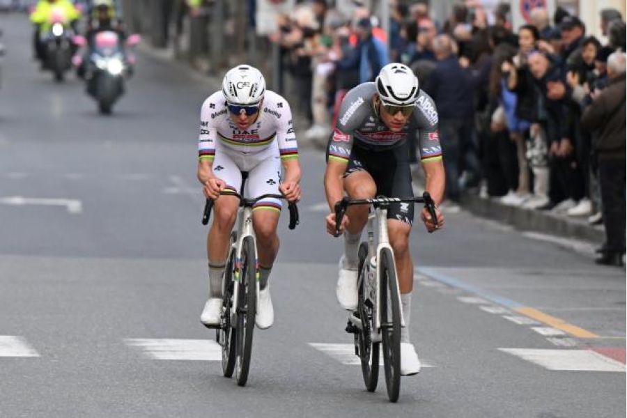 Tour des Flandres : Tadej Pogacar triomphe à nouveau et met en garde Van der Poel avant Paris-Roubaix