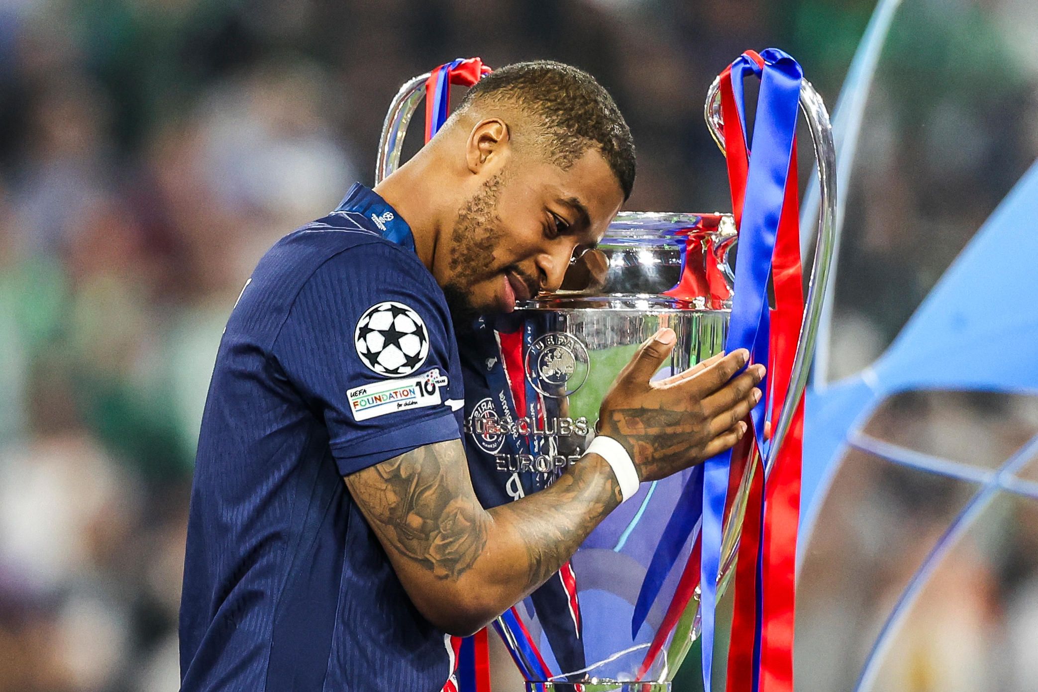 PSG : Presnel Kimpembe, un titi devenu légende – Retour sur un parcours exemplaire et un départ vers le Qatar