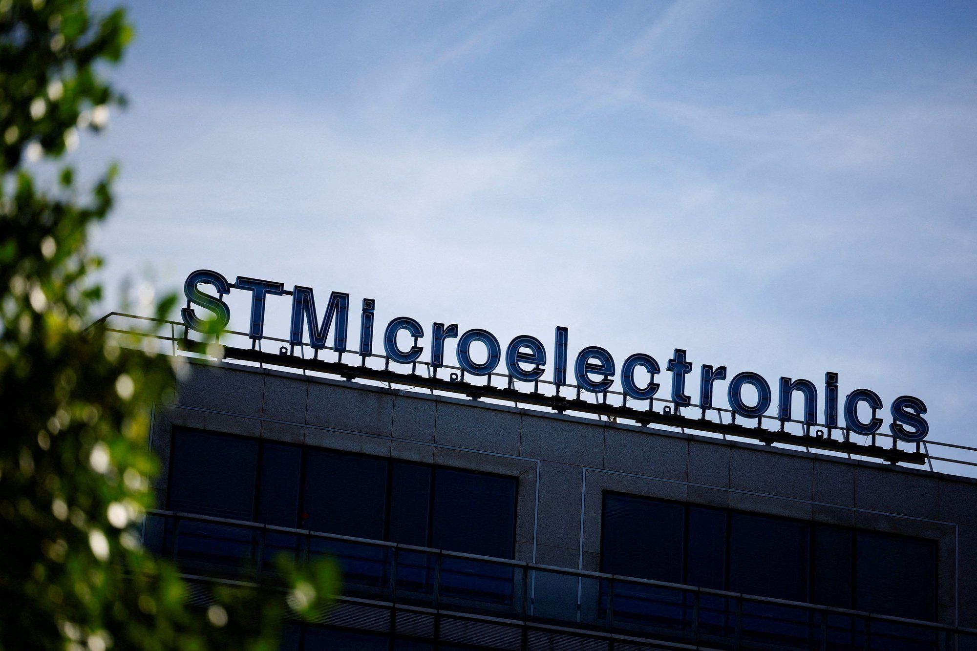 STMicroelectronics envisage le départ de 2800 postes, sur fond de crise de gouvernance